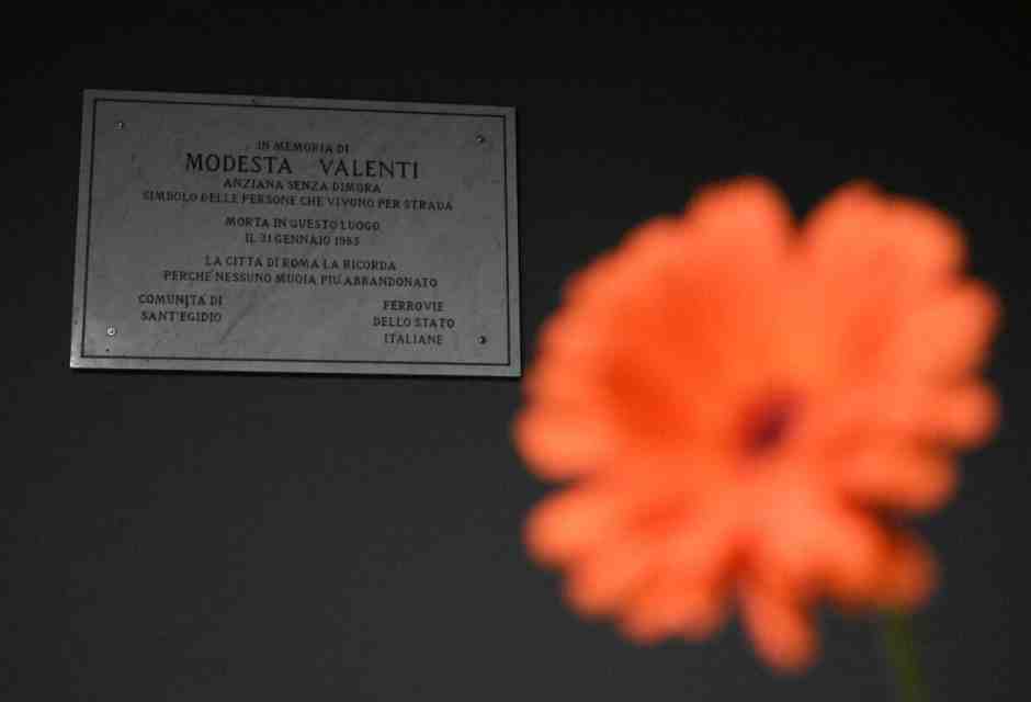 A Termini, un’associazione strappa il velo di indifferenza intorno ai senzatetto