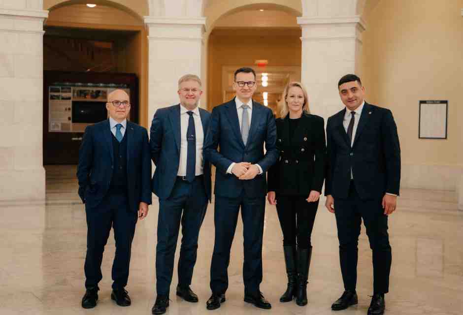 Patrioti e sovranisti in gita per un selfie con Trump