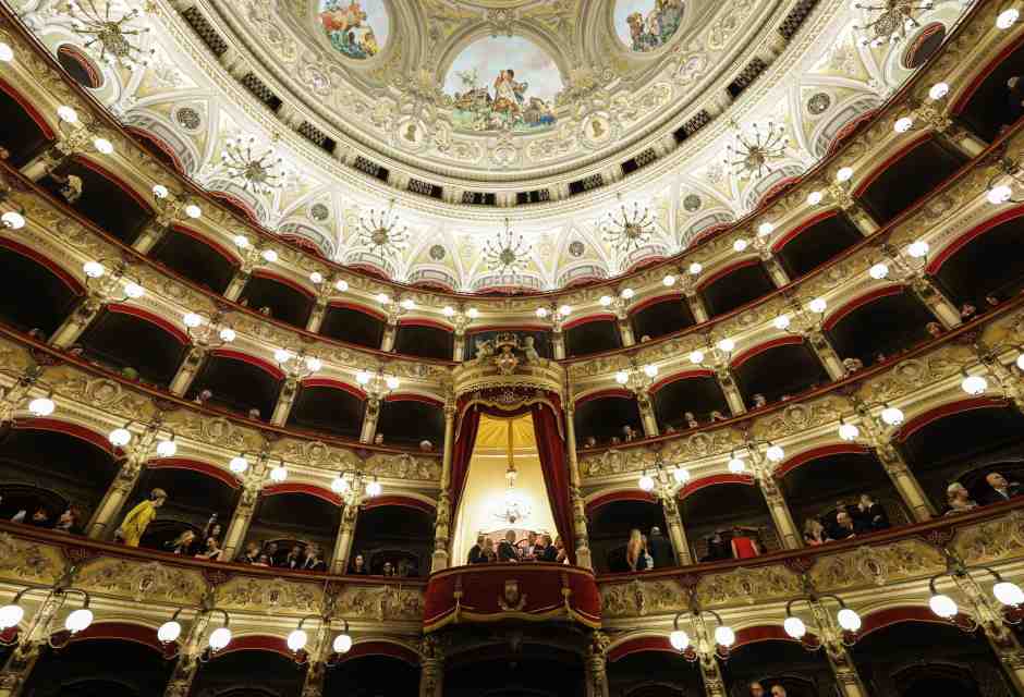Il reduce Falstaff alla Scala, ma brilla solo la bacchetta di Gatti