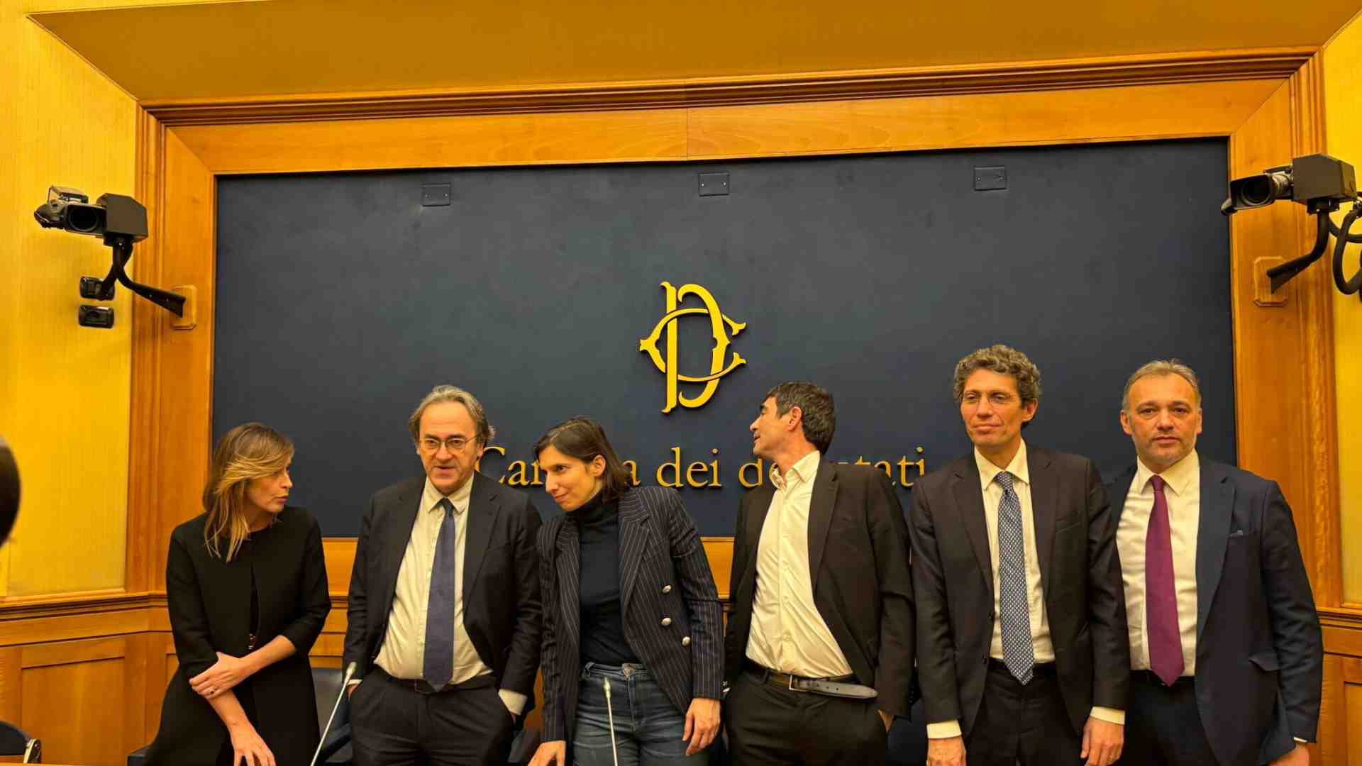 Caso Almasri, le opposizioni unite in conferenza stampa: "Meloni chiarisca in Aula"