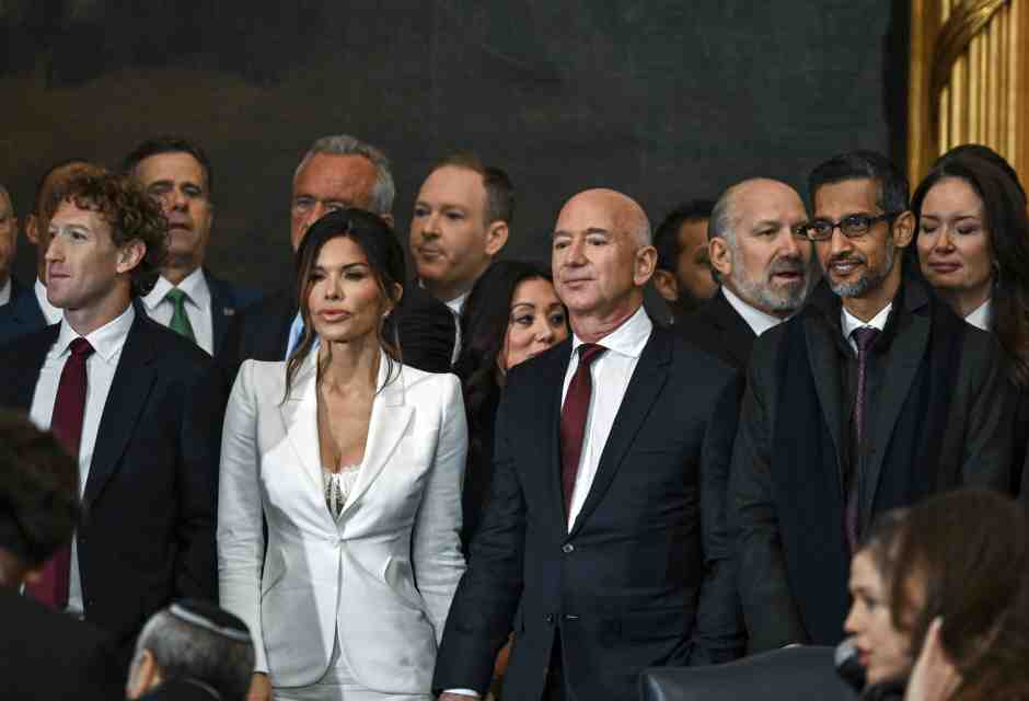 La scollacciata fidanzata di Bezos all’Inauguration Day sarà sicuramente fan di Nietzsche