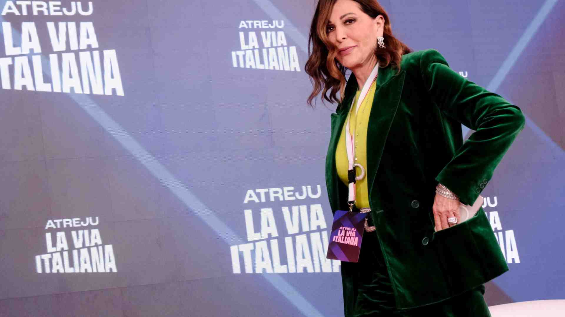 La "fiamma amica" di FdI contro Santanchè. La Russa: "Dimettiti, altrimenti". L'obiettivo è il presidente del Senato