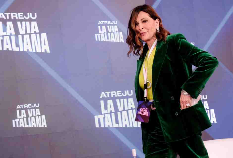 La "fiamma amica" di FdI contro Santanchè. La Russa: "Dimettiti, altrimenti". L'obiettivo è il presidente del Senato