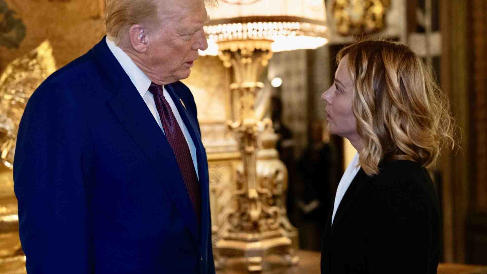 Donald Trump con Giorgia Meloni (foto Ap, via LaPresse)