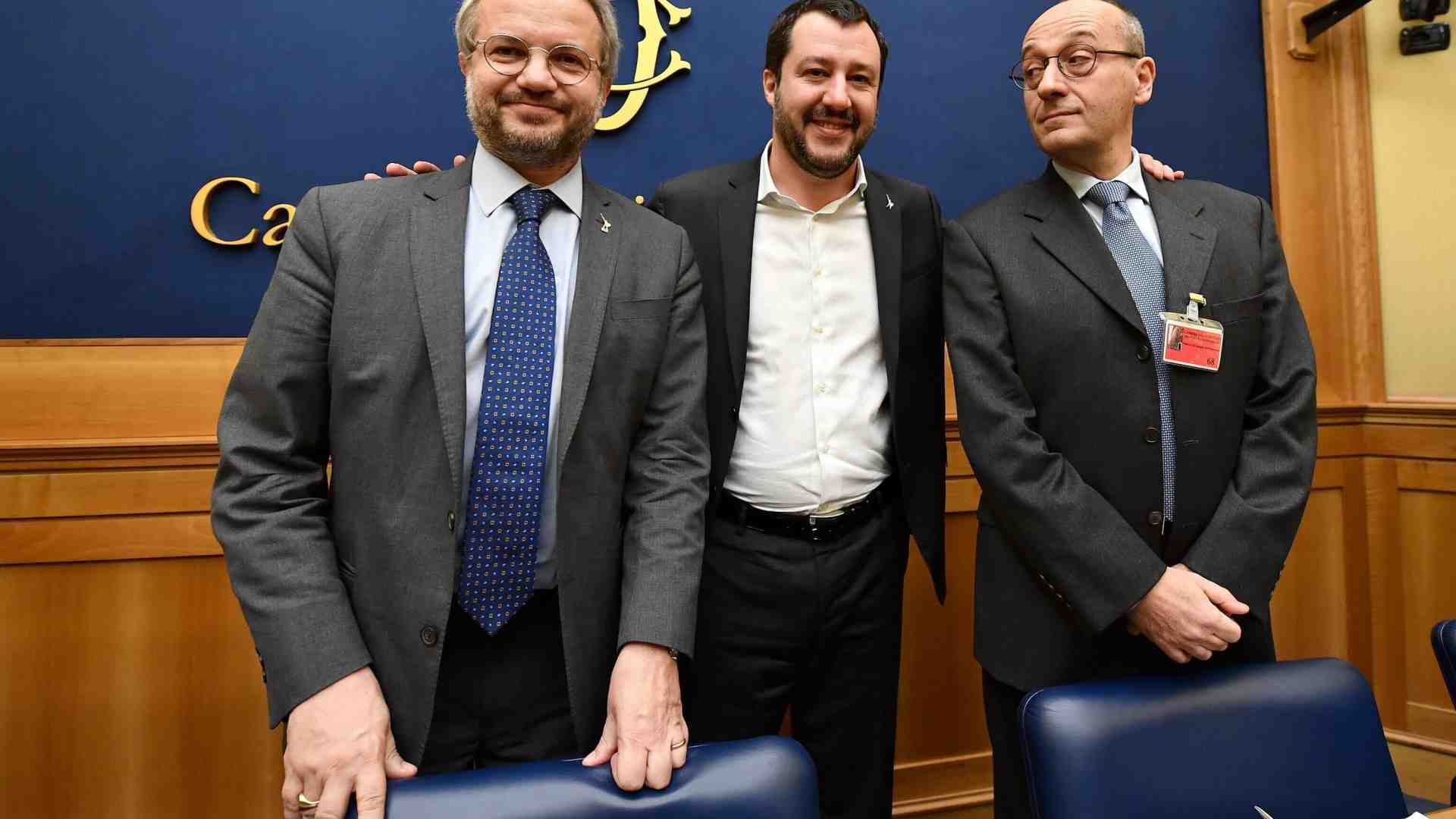Salvini trumpeggia con Borghi&Bagnai: “Italia fuori dall’Oms”