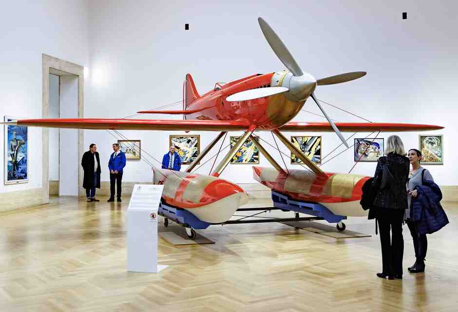 Zang Tumb e Gentiloni. La mostra sul Futurismo di Sangiuliano celebrata dalla sinistra