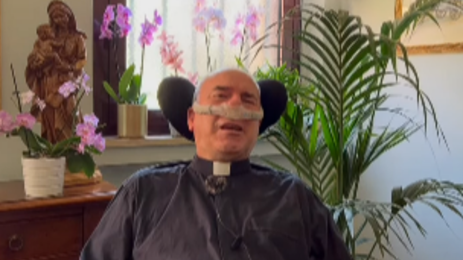 «Penso al Cielo con gioia»: addio a don Alvaro, sacerdote malato di Sla