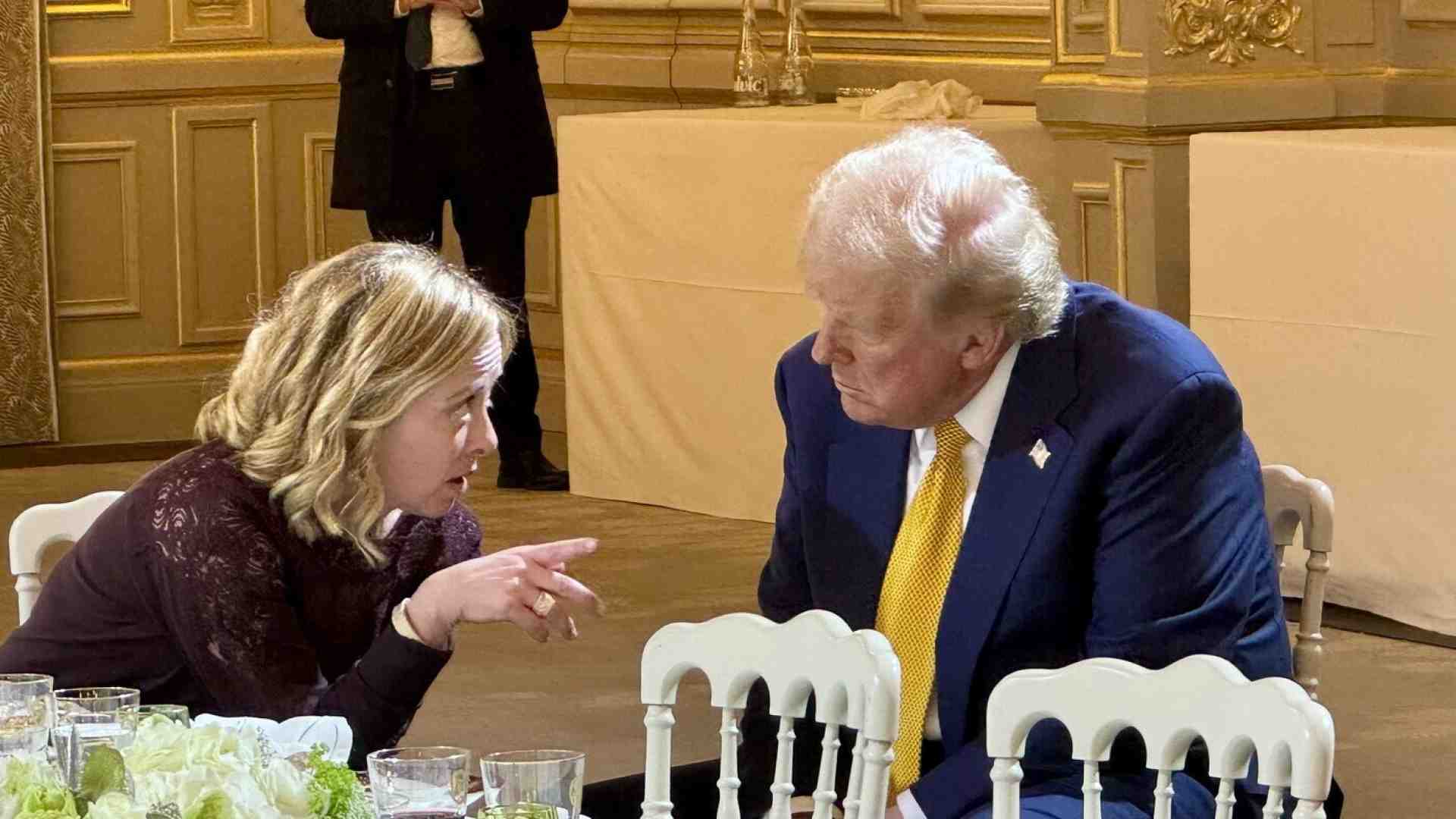 La destra italiana è al bivio: fare i trumpisti d'Italia o difendere gli interessi dell'Italia?