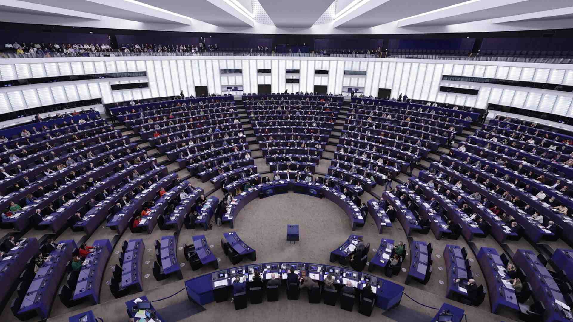 In Europa quando il gioco si fa duro il Pd fa il “salto della scheda”