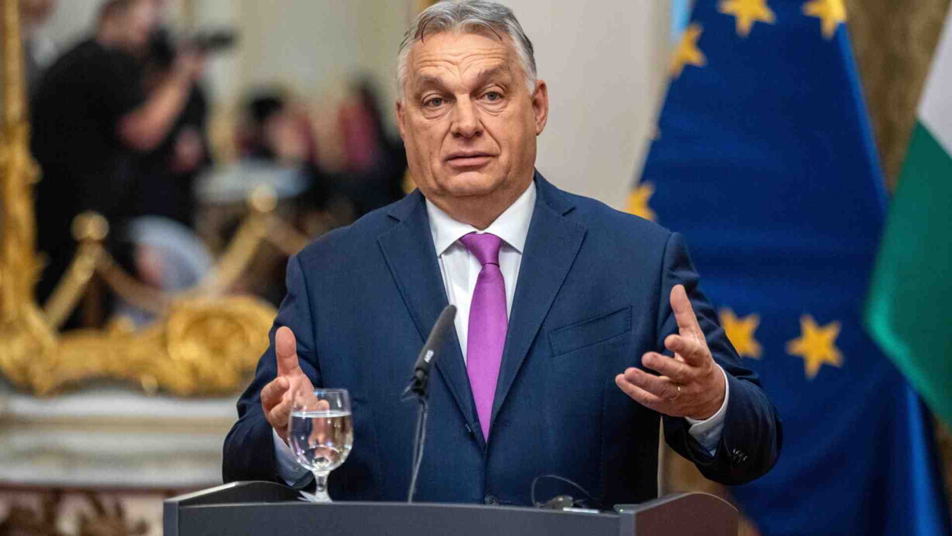 Orbán minaccia di non rinnovare le sanzioni alla Russia