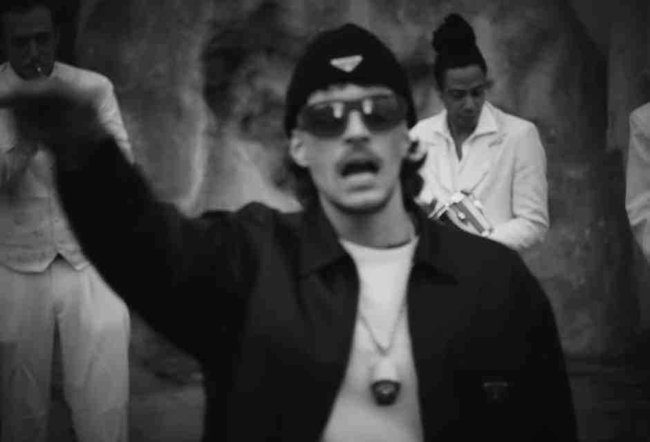 Versi solenni e cupi, nello stile di Califano: Ketama rovescia il tavolo dell’impresentabilità