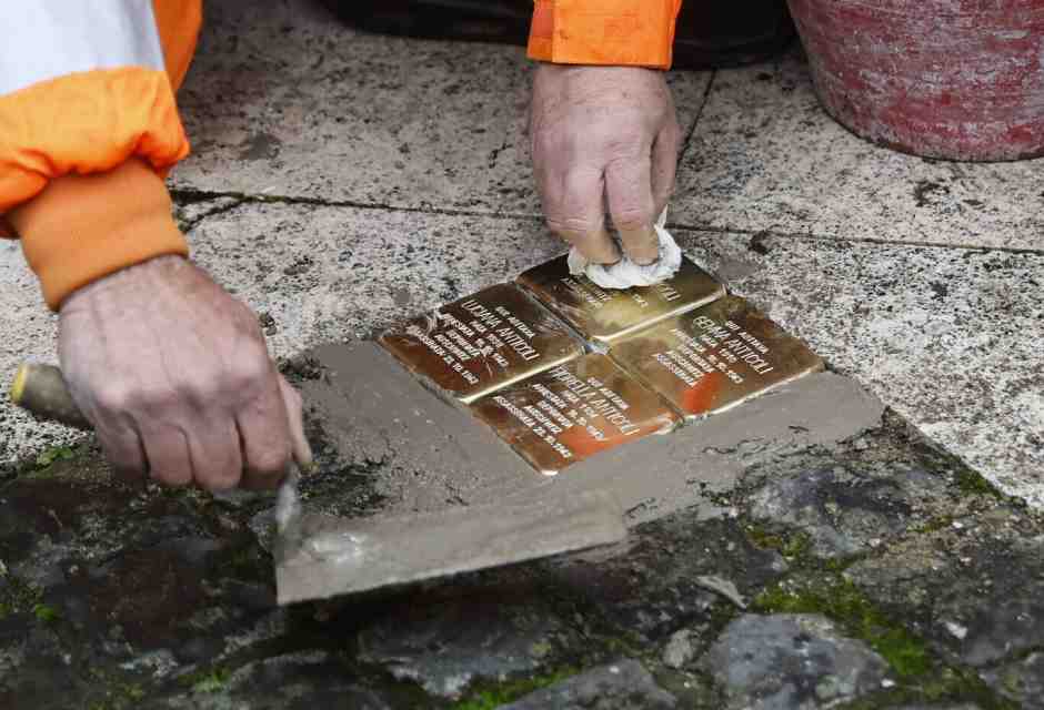 Nutrirsi della memoria in questa realtà capovolta
