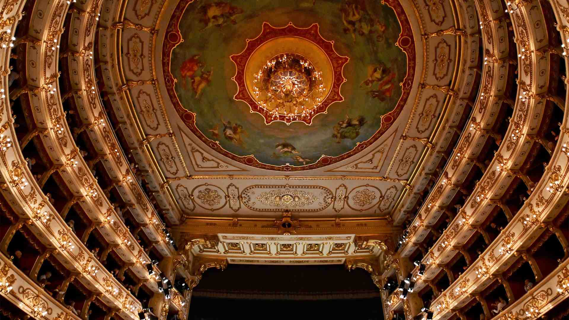 Nella “Giovanna d’Arco” di Parma latitano le idee forti. Almeno c’era la malvasia