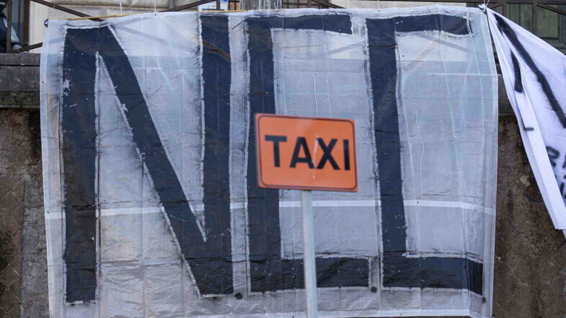 Il Tar del Lazio sospende (di nuovo) le limitazioni agli Ncc introdotte da Salvini