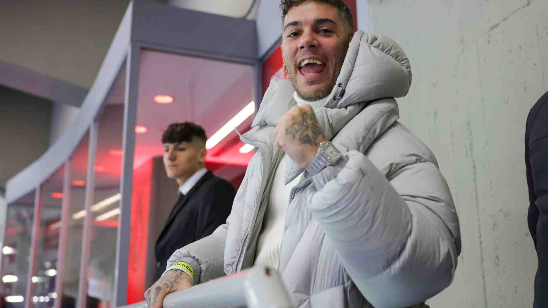 Un altro Daspo. Emis Killa e le colpe dei tifosi