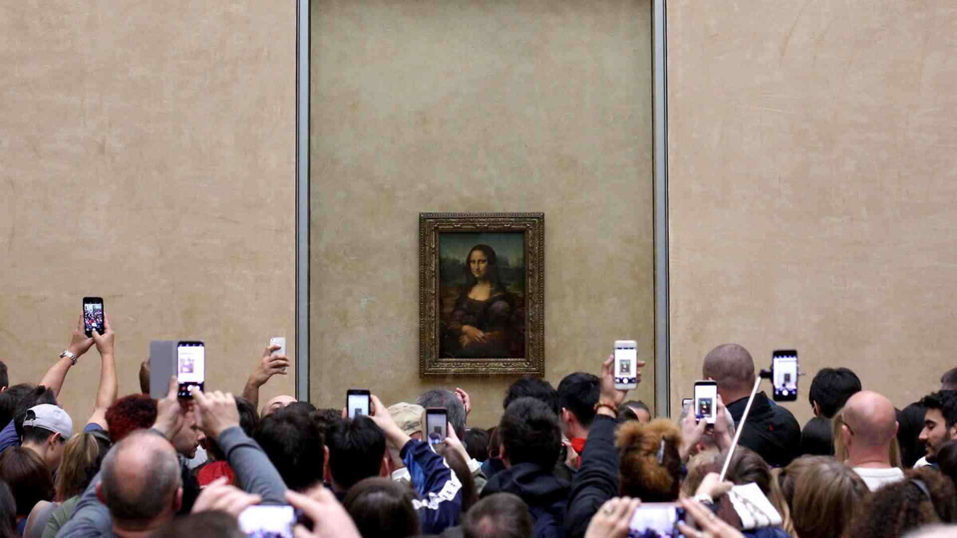 La Gioconda si sposta ma per la massa di turisti serve una Parigi immaginaria