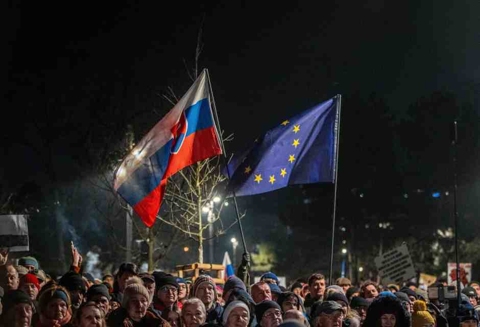 Tra le luci della protesta di Bratislava, dove non si sta più zitti