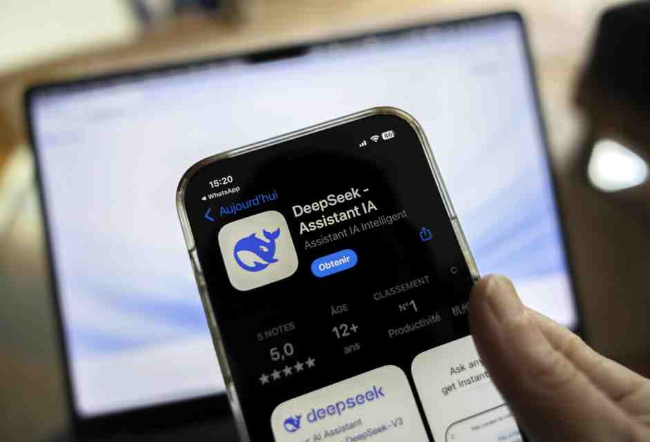 DeepSeek è scomparsa dagli app store Apple e Google in Italia