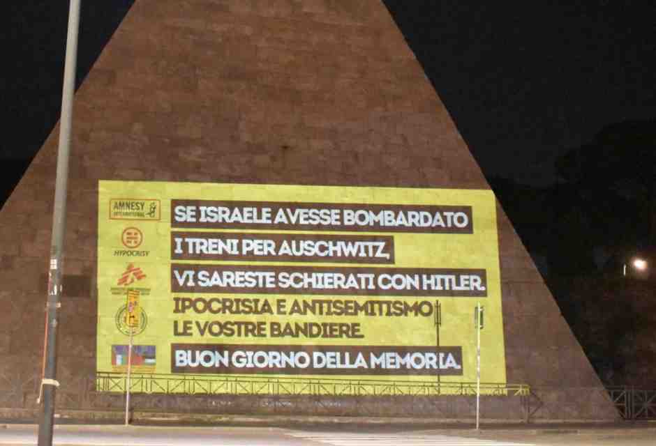La scritta a Piramide era formulata male, ma c'è chi la legge anche peggio
