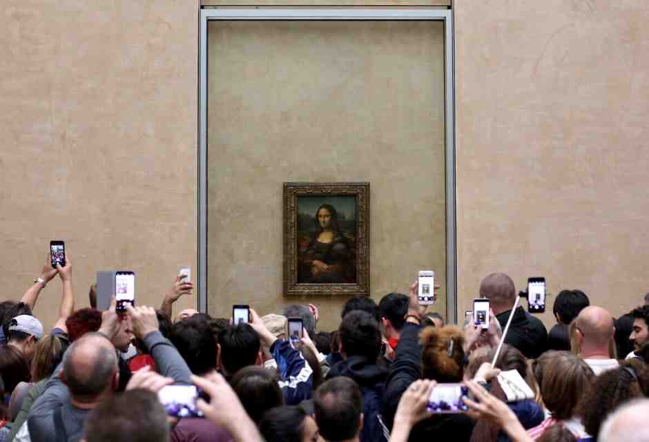 La Gioconda si sposta ma per la massa di turisti serve una Parigi immaginaria