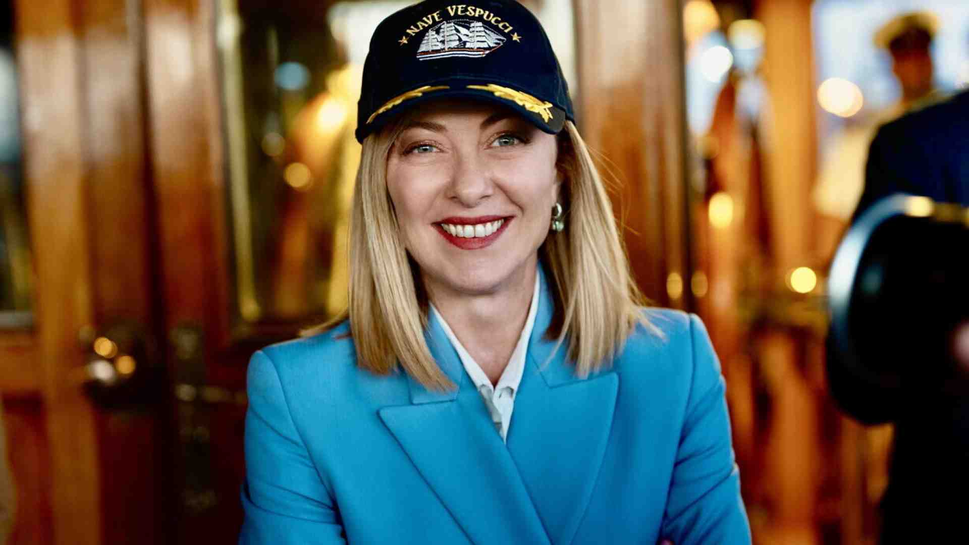 Meloni wanted, toglie a Salvini la maglia di perseguitato, punta al 40 per cento. Ciriani sull'avviso: "Un vantaggio"