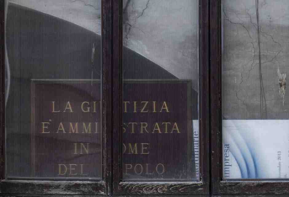 Atto voluto, non dovuto. La storia d'Italia spiegata attraverso le esondazioni dei pm