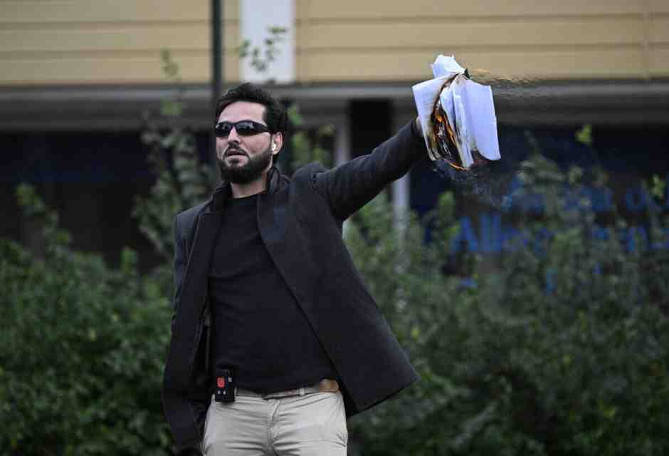 Assassinato l’iracheno che bruciava il Corano. Il premier svedese: “Potenze straniere coinvolte”