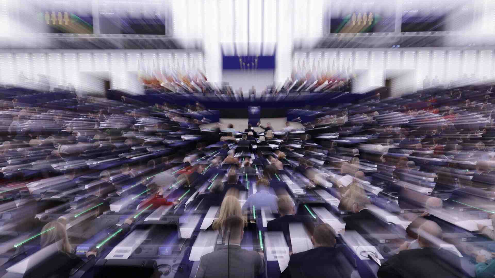 Il voto con l’AfD fa brindare Orbán e i Patrioti, e disperare Socialisti e Verdi. Ppe defilato