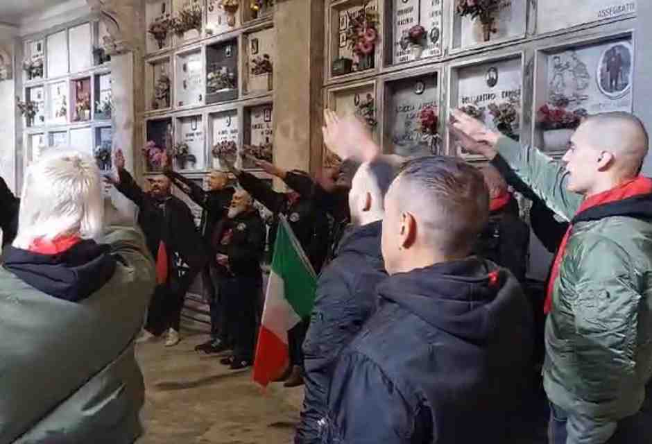 Il loop dei fascisti-antifascisti da social