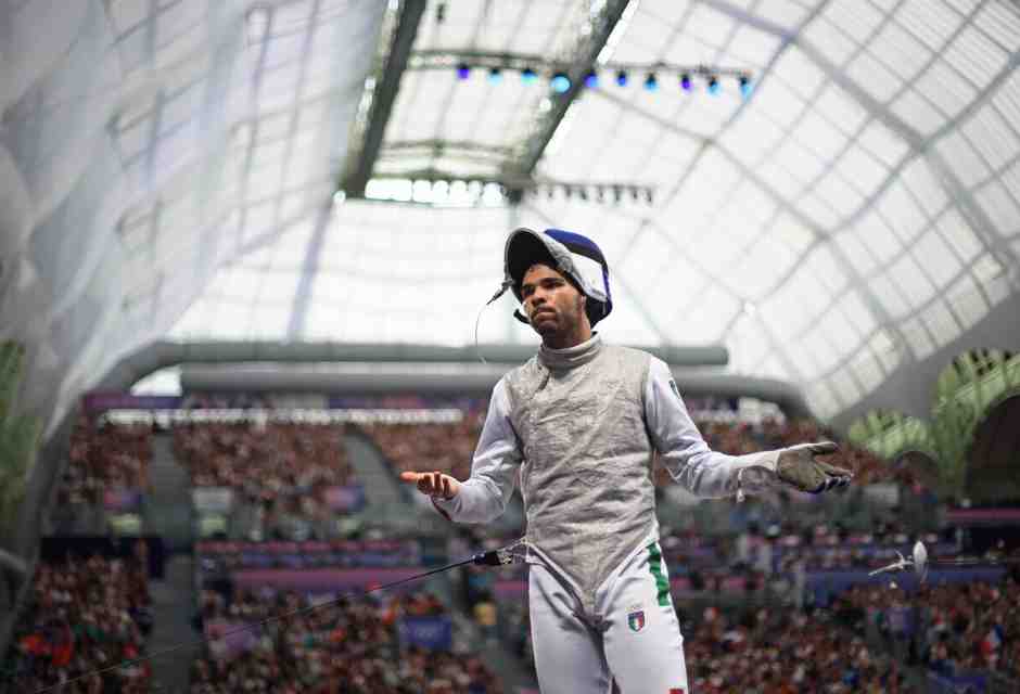 Filippo Macchi torna in pedana dopo i due argenti a Parigi. Quelle stoccate nel nome del nonno