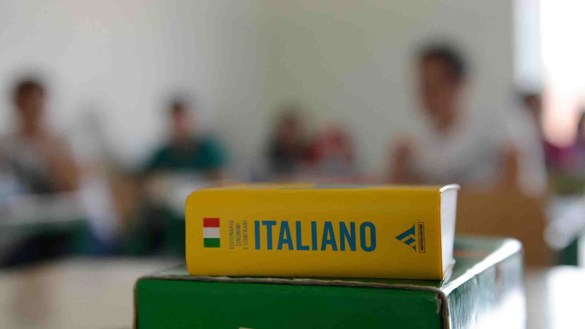Un comune toscano impone di non usare l'inglese. Ma non sappiamo neanche l'italiano