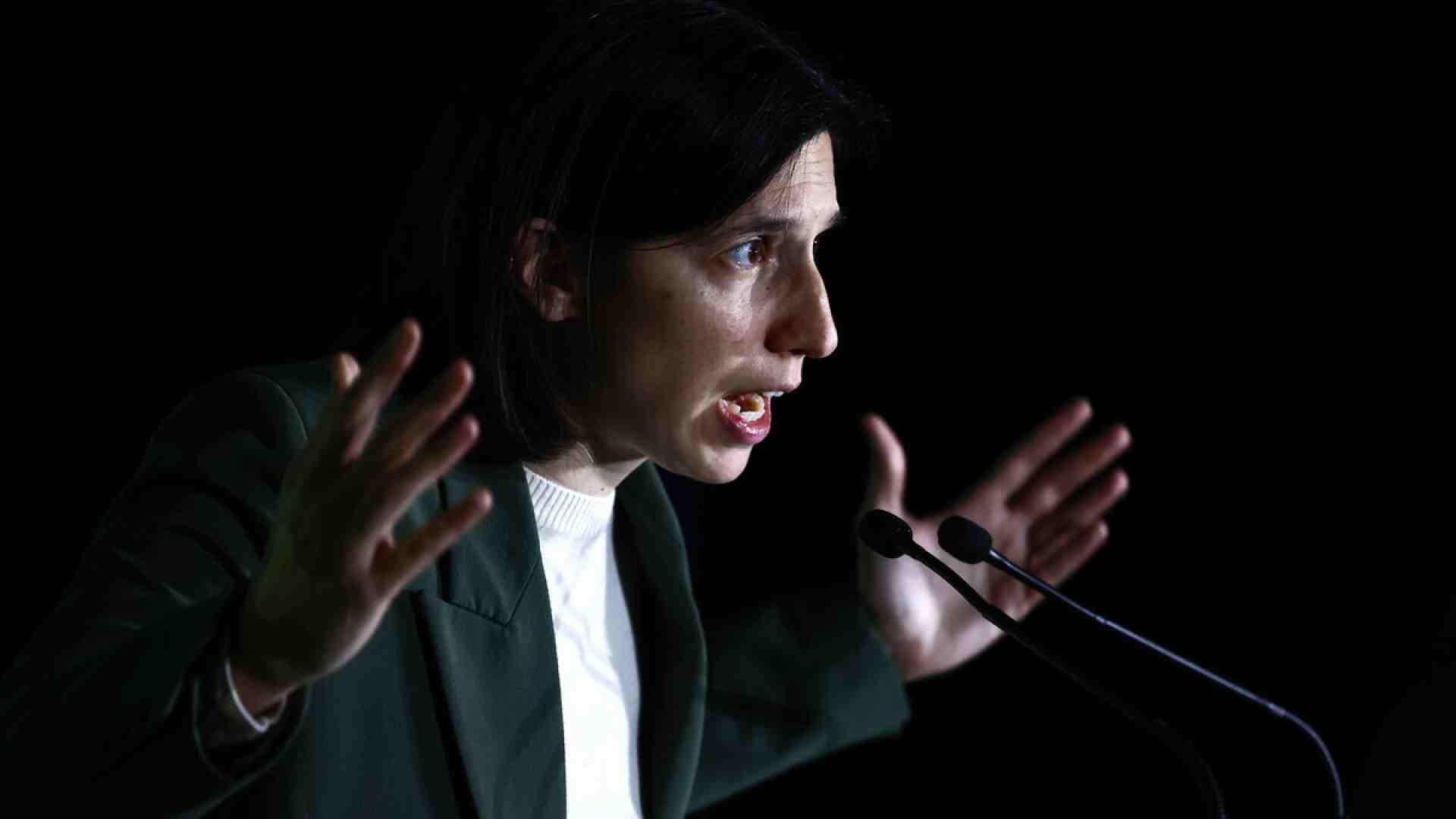 Il cerchio magico di Schlein si è ristretto e ora è un triangolo