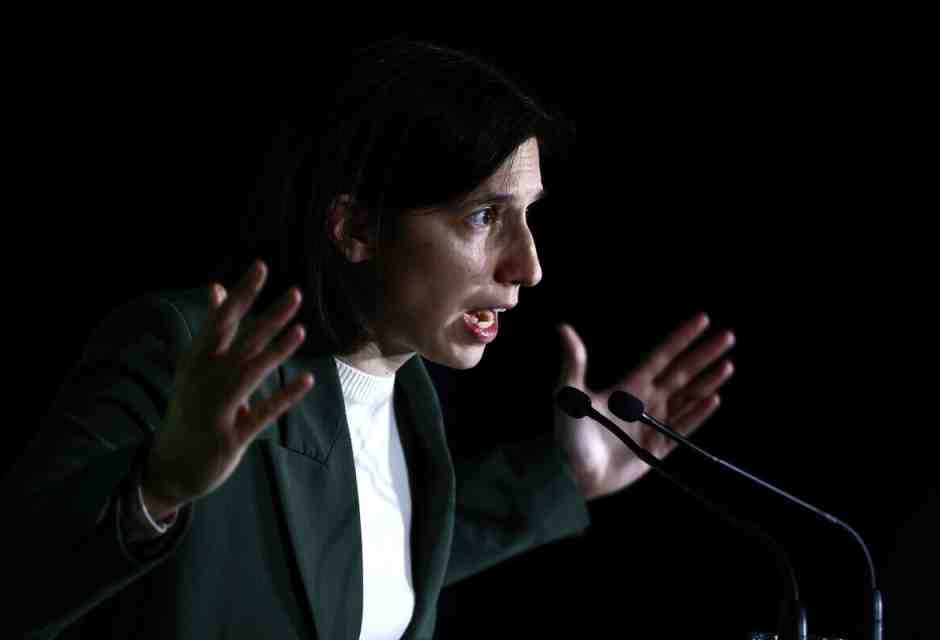 Il cerchio magico di Schlein si è ristretto e ora è un triangolo