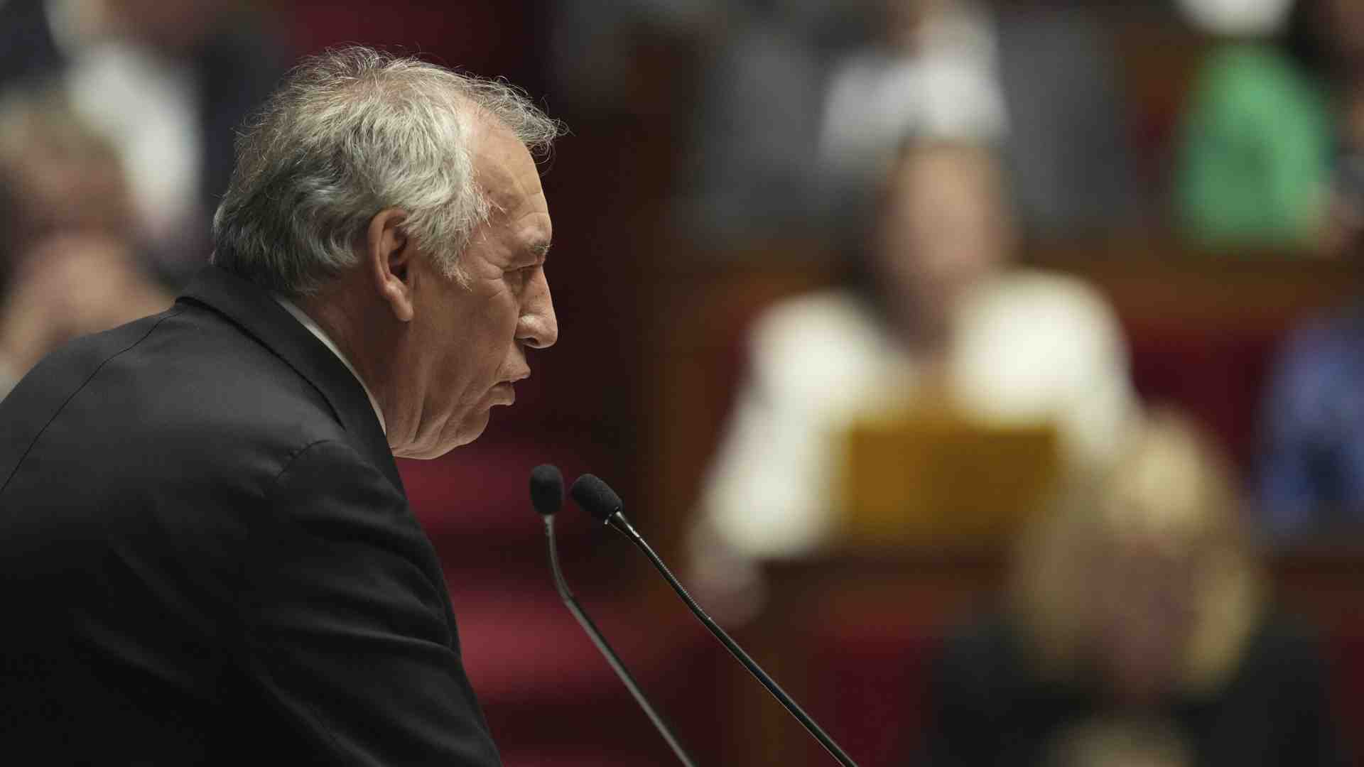 I socialisti francesi salvano Bayrou