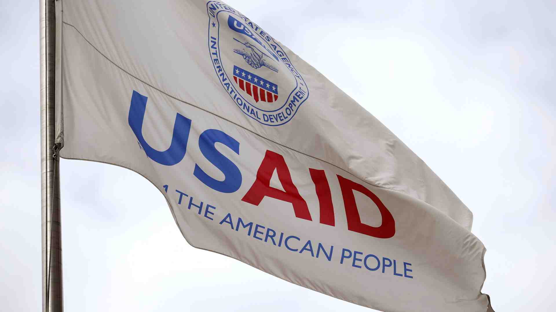 Leavitt denuncia gli sprechi woke dell’UsAid, senza parlare degli aiuti ai paesi in difficoltà