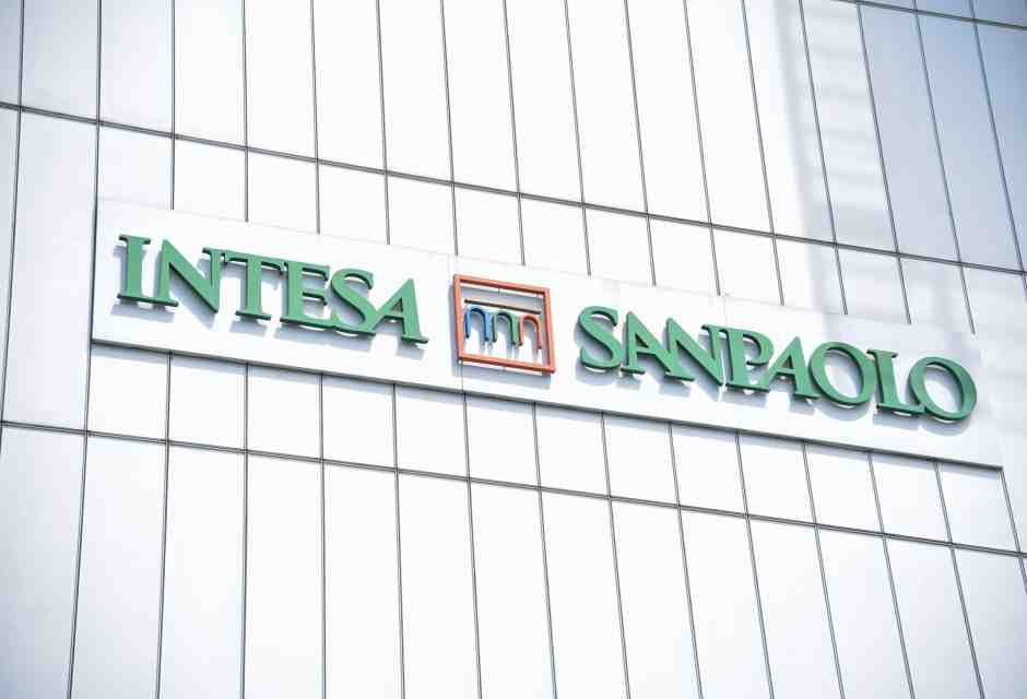 Il ceo di Intesa Sanpaolo tiene alla larga il dossier Mediobanca ma lancia messaggi al mercato