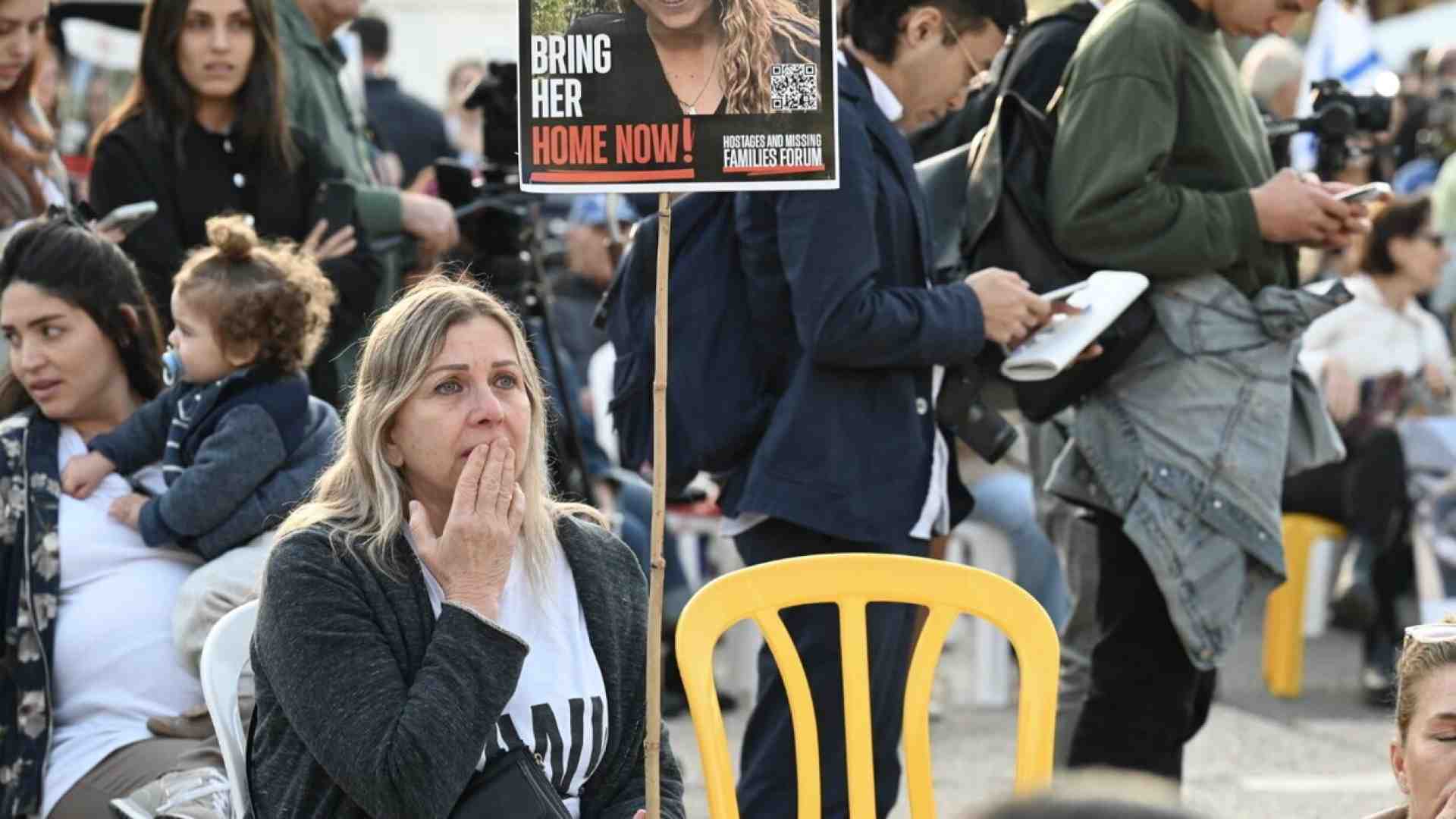 I primi tre ostaggi tornano in Israele