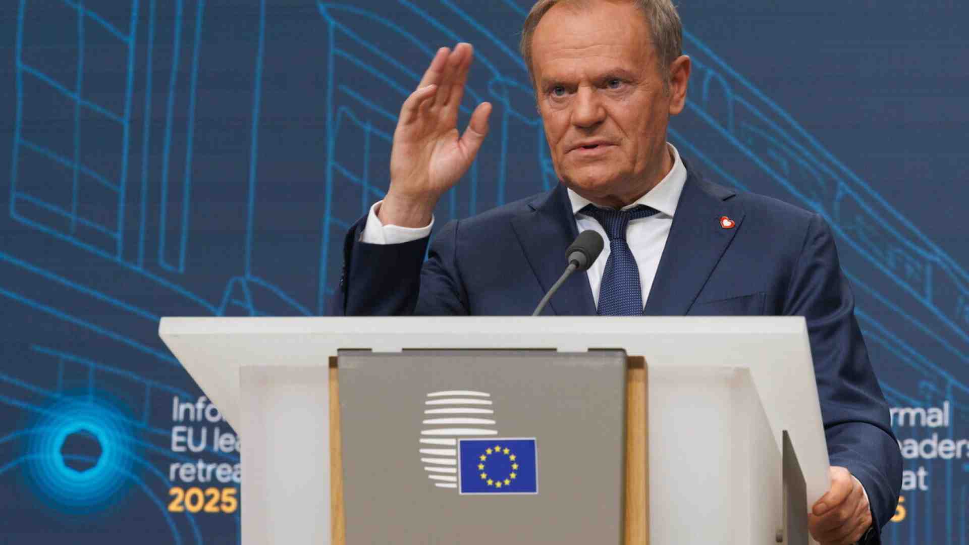 Tusk vuole svegliare l’Ue su difesa e burocrazia