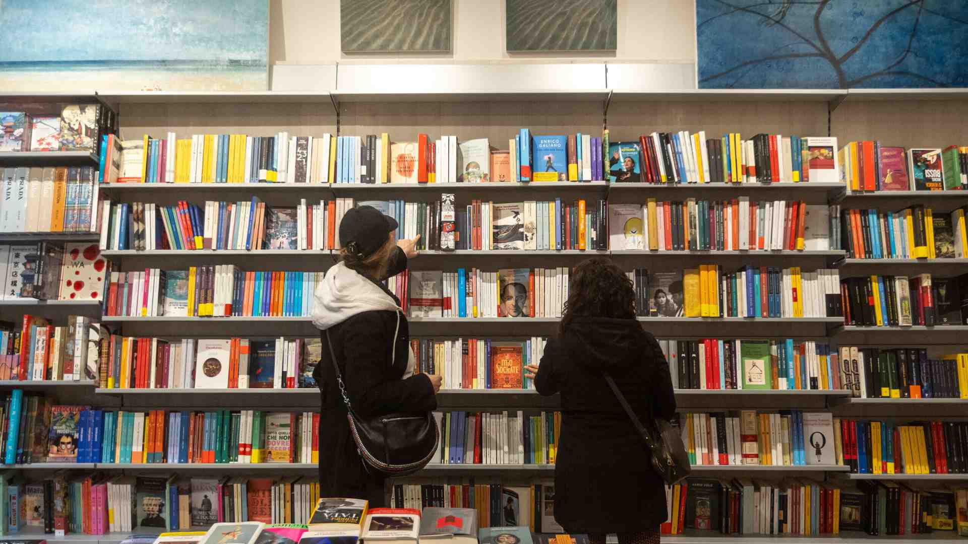 Libri di didascalie. Anche la saggistica di sinistra si piega alla bulimia fotografica