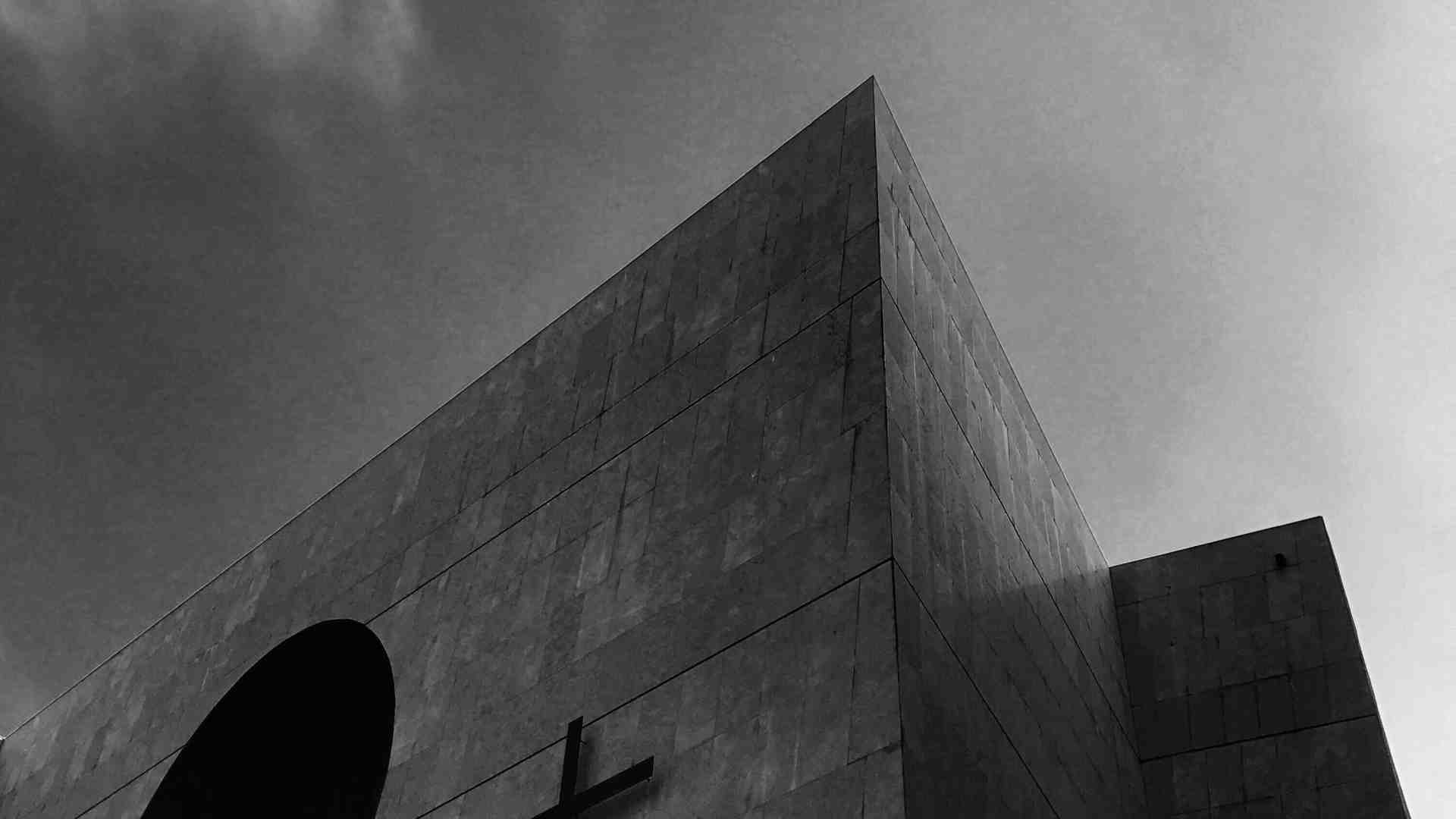 Le chiese di periferia quasi mai hanno forma di chiesa