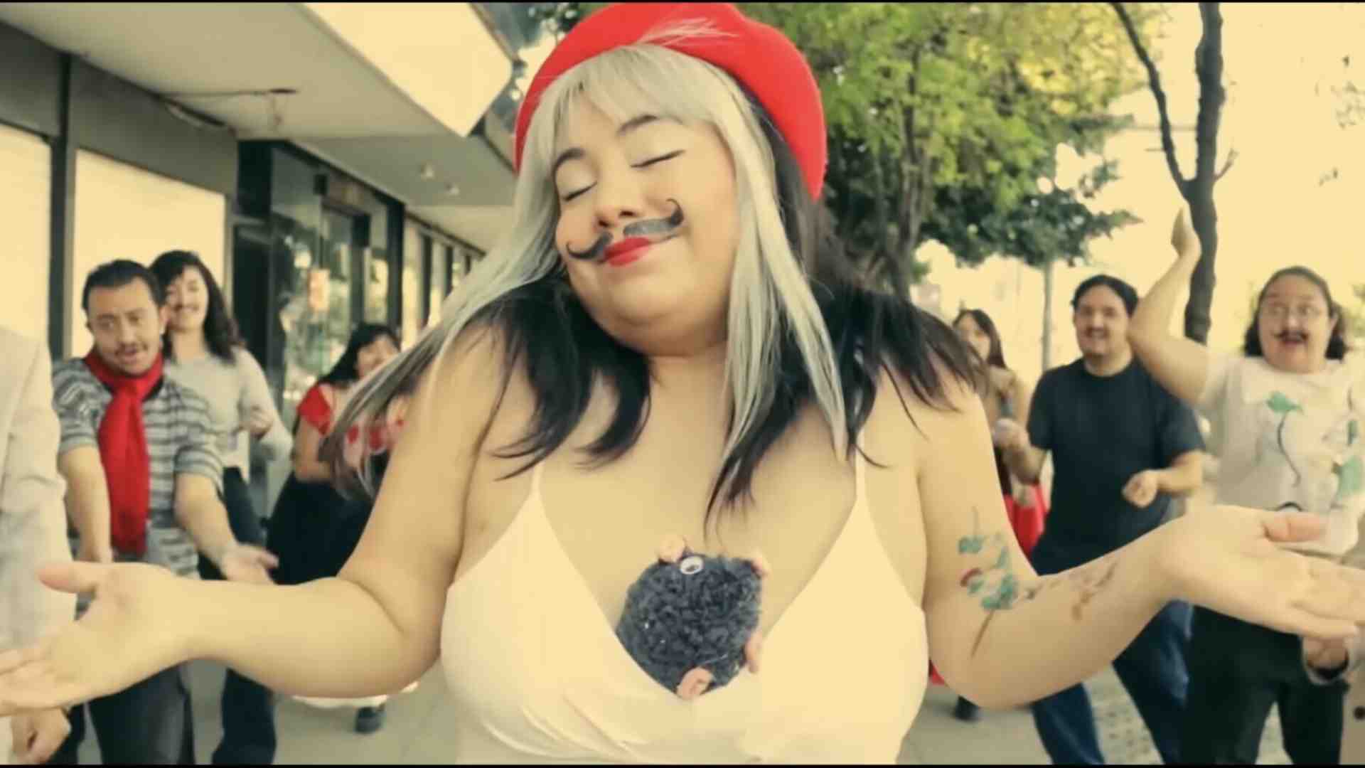 Quattro risate guardando “Johanne Sacrebleu” che prende in giro “Emilia Pérez”