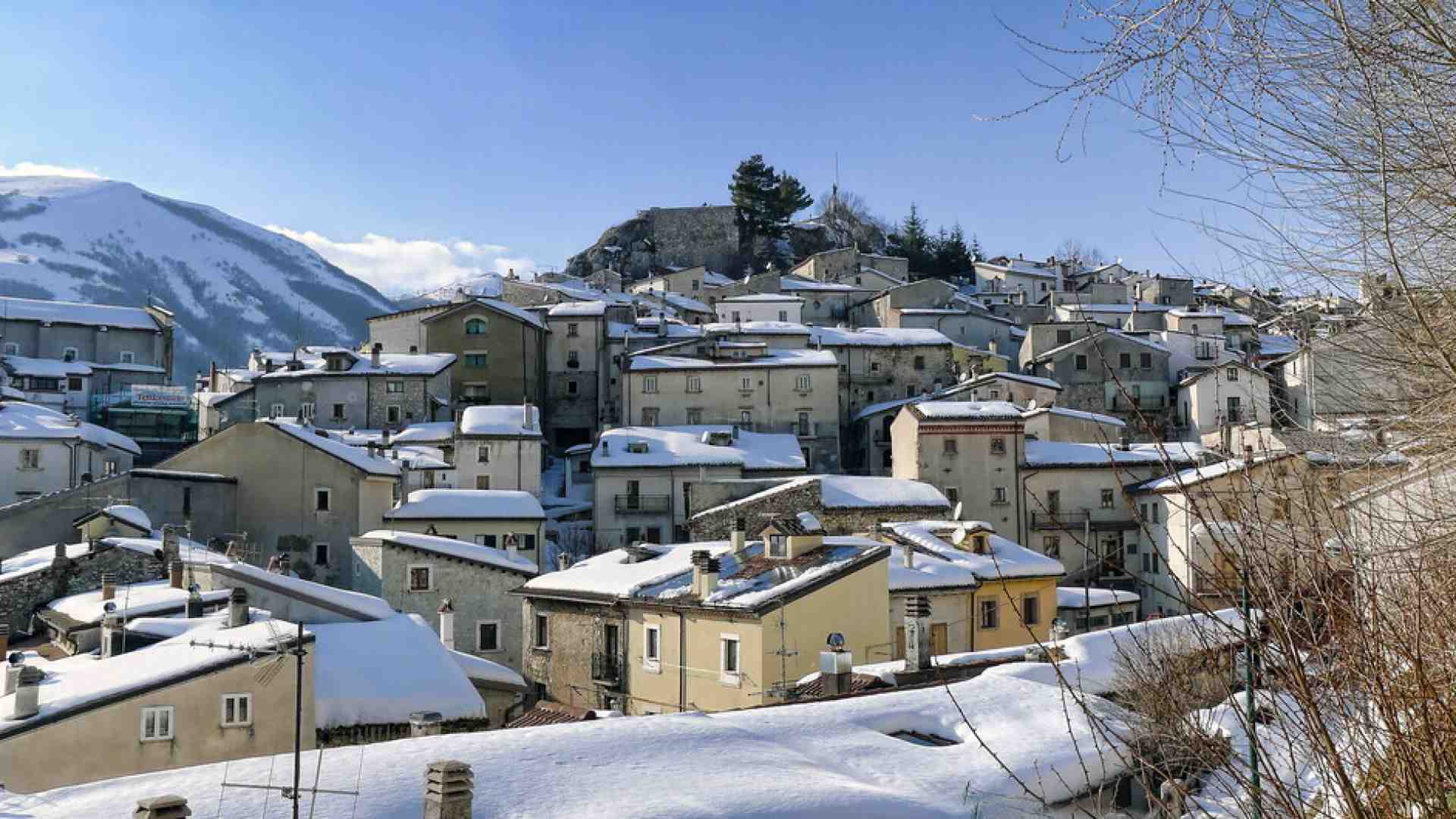 Le difese naturali tengono lontani i pullman dalla neve di Ovindoli