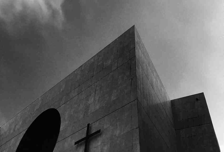 Le chiese di periferia quasi mai hanno forma di chiesa