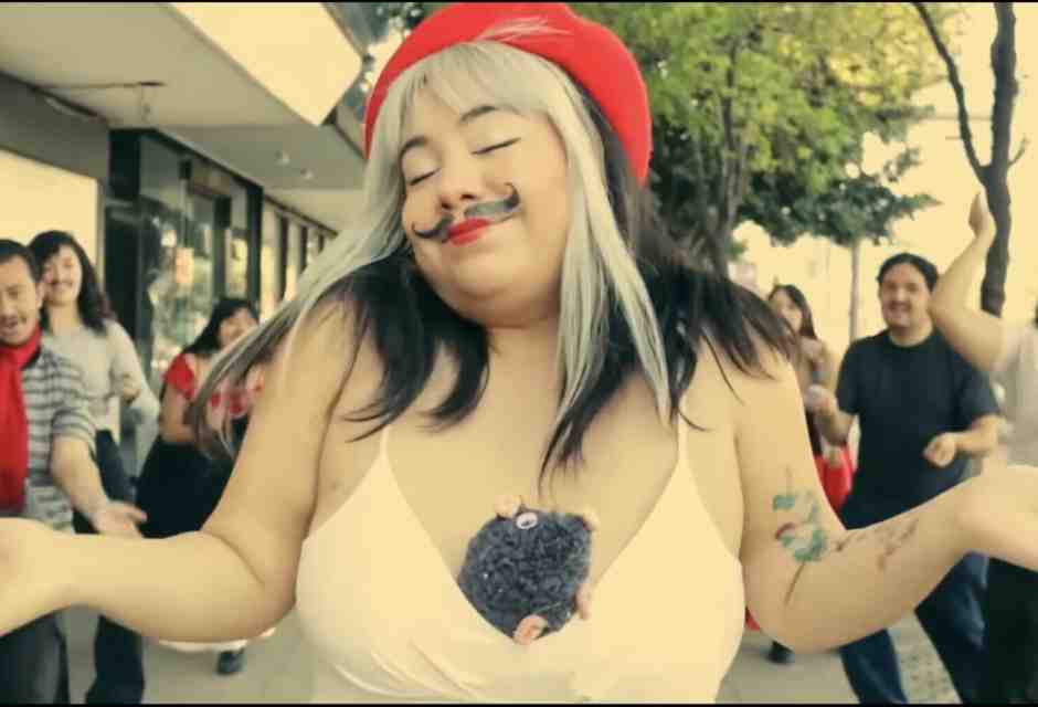 Quattro risate guardando “Johanne Sacrebleu” che prende in giro “Emilia Pérez”