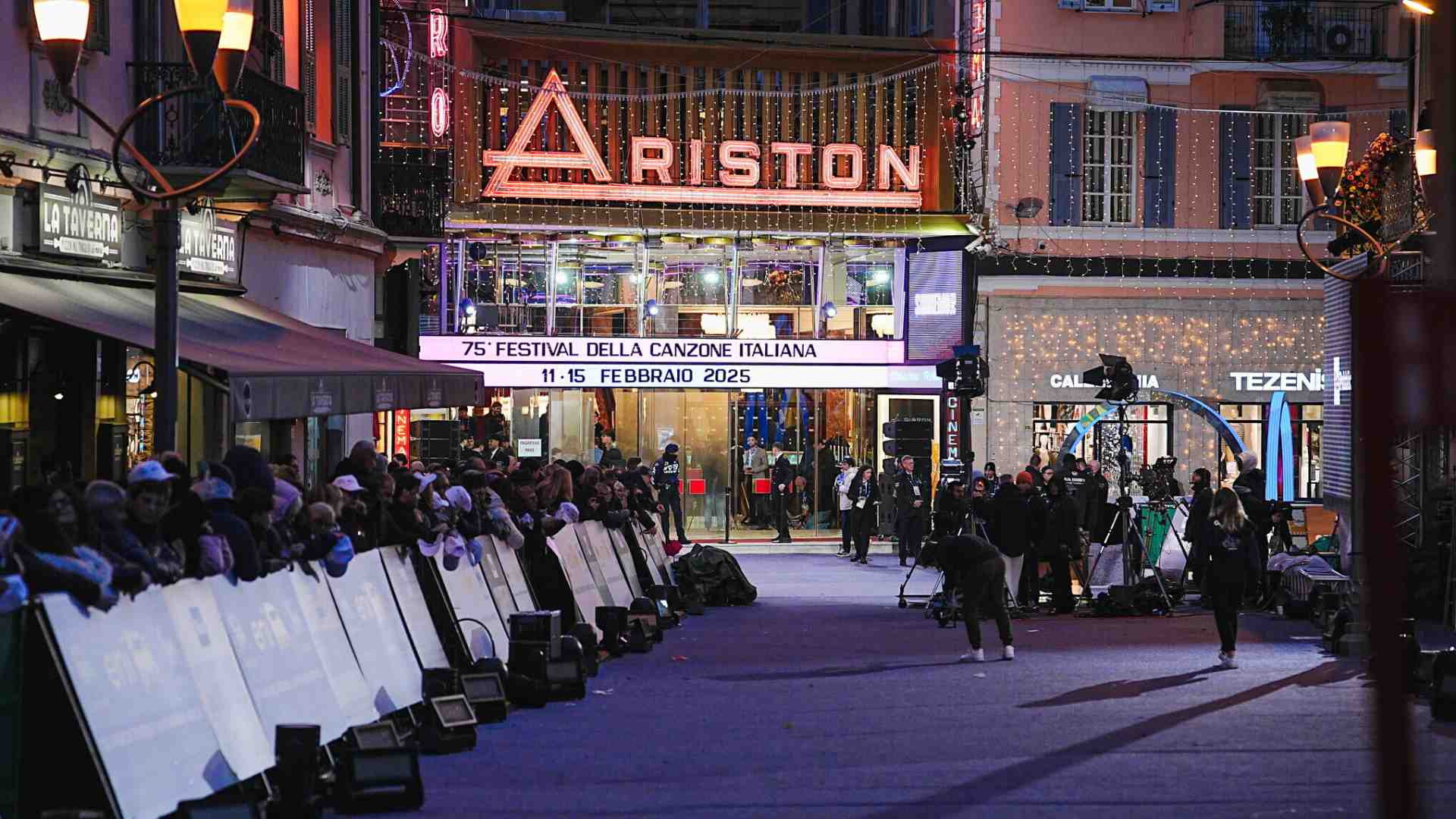 Prove di “canto largo” a Sanremo. Come se l’Ariston fosse Palazzo Chigi e l’Eurovision il Quirinale