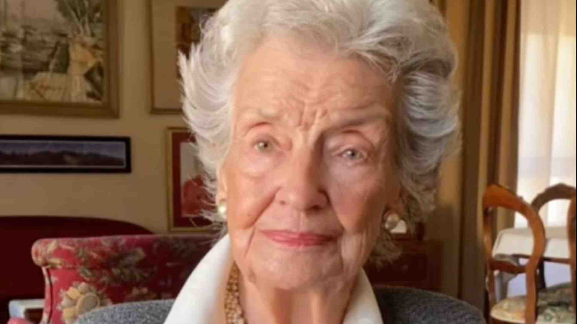 A 91 anni, testimone online della sua ferma fede cattolica