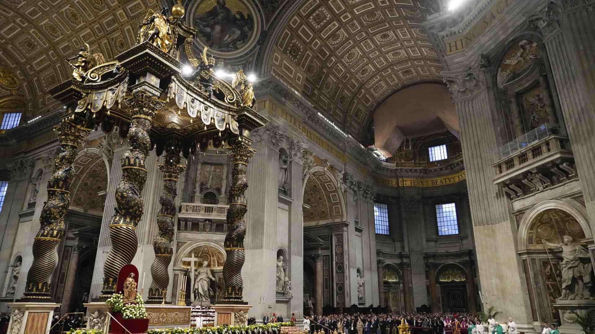 Tra novità tech e gadget per turisti, la Basilica di San Pietro è più simile a un museo che a una chiesa
