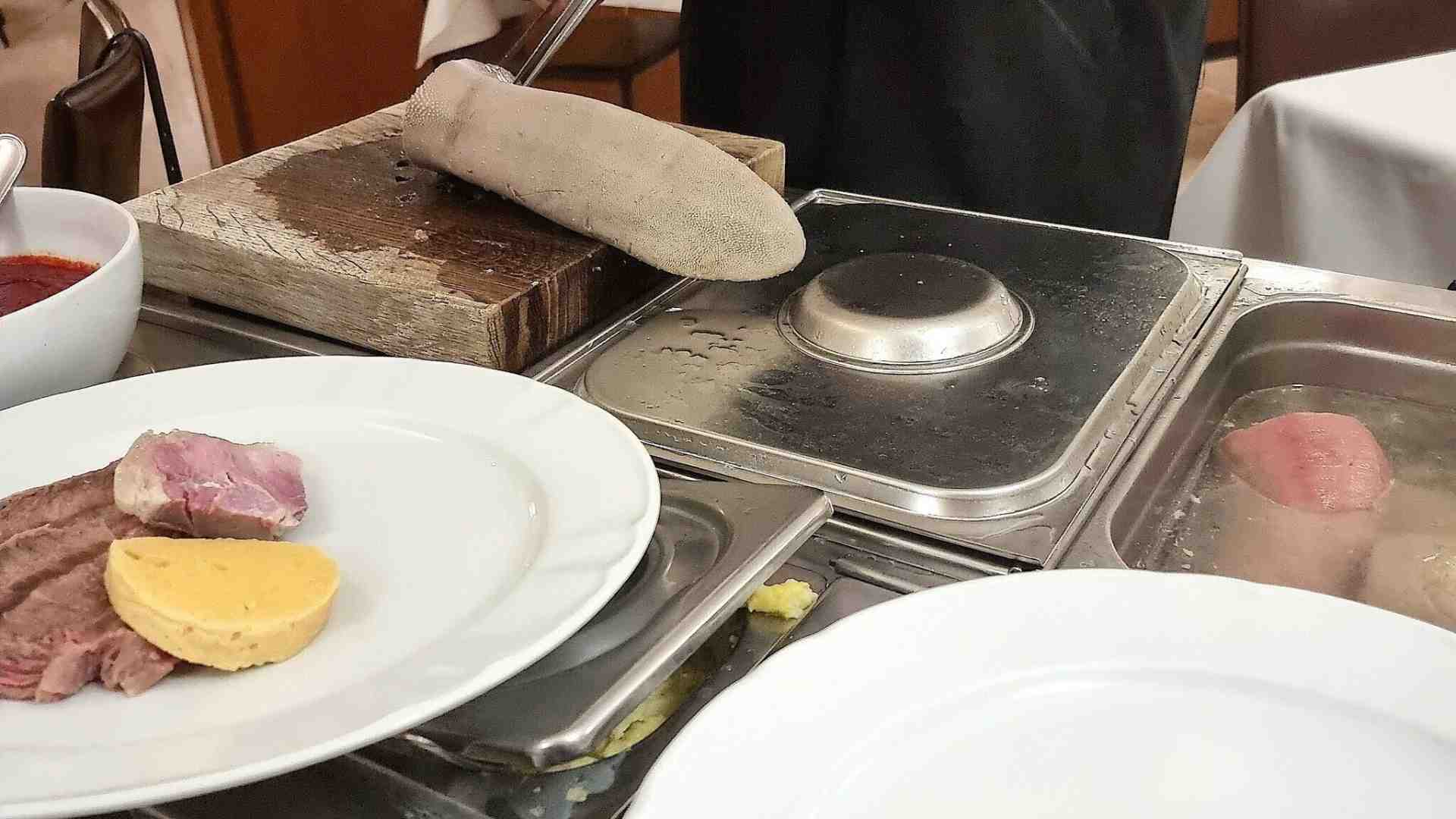 Contro la cucina astratta c'è il carrello dei bolliti, cucina figurativa