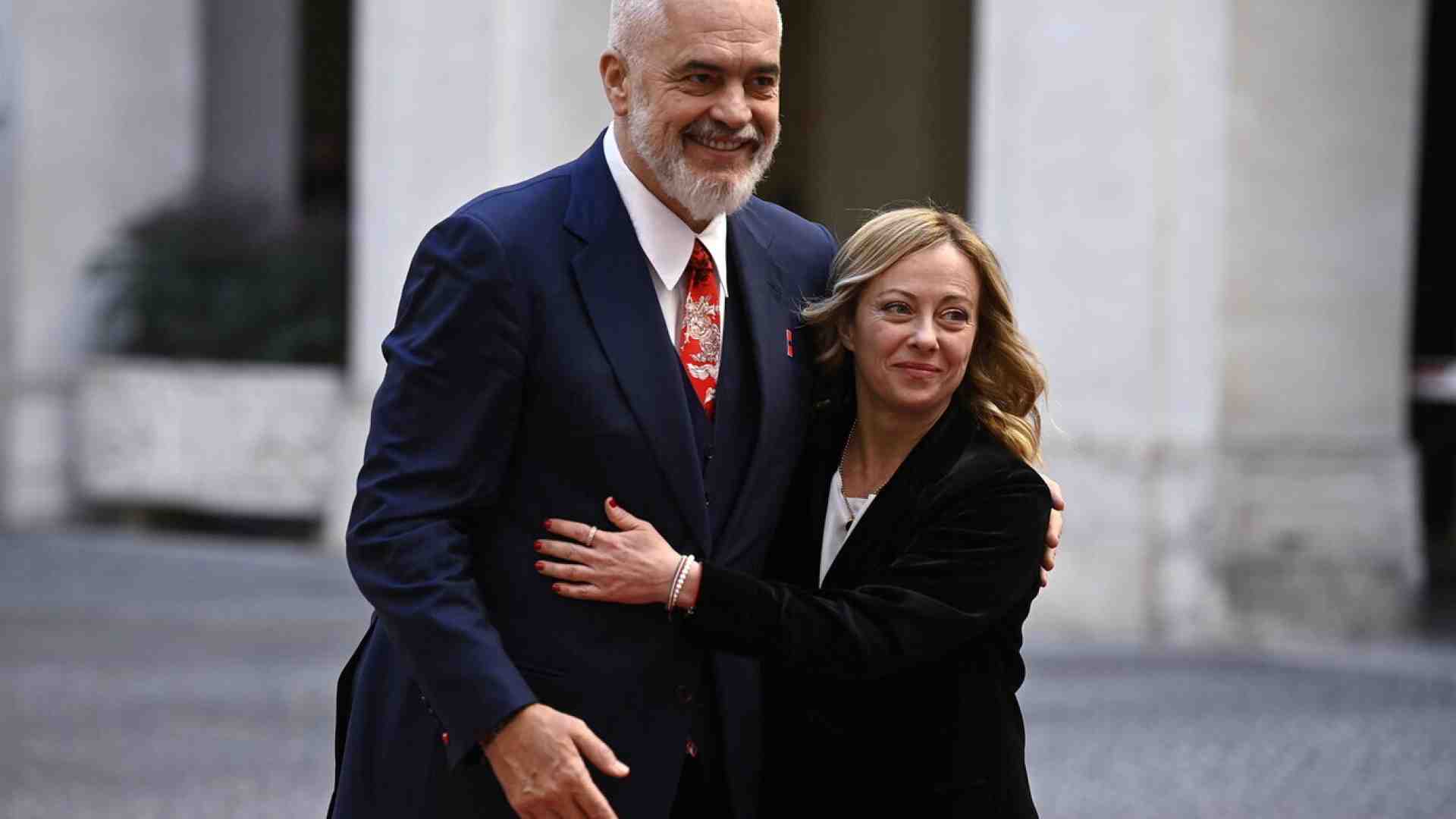 Meloni, cortocircuito in Albania: Trump non tifa Rama il “Soros’puppet”