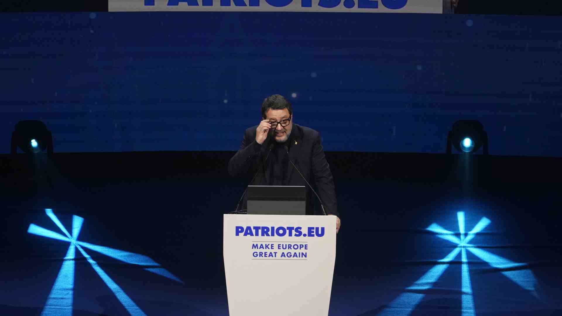 Salvini il rottamatore, litiga con Romeo e a Fedriga dice: “Fai quello che dico io”. Si scrive le regole per il Congresso